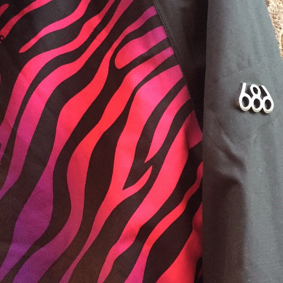 [New] 686 (M) Mannual Vamp Insulated Black/Pink/Purple Flame Snowboard Jacket - Picture 11 of 16
